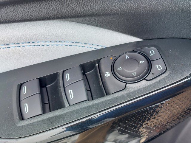 2025 Chevrolet Trax LT photo 11