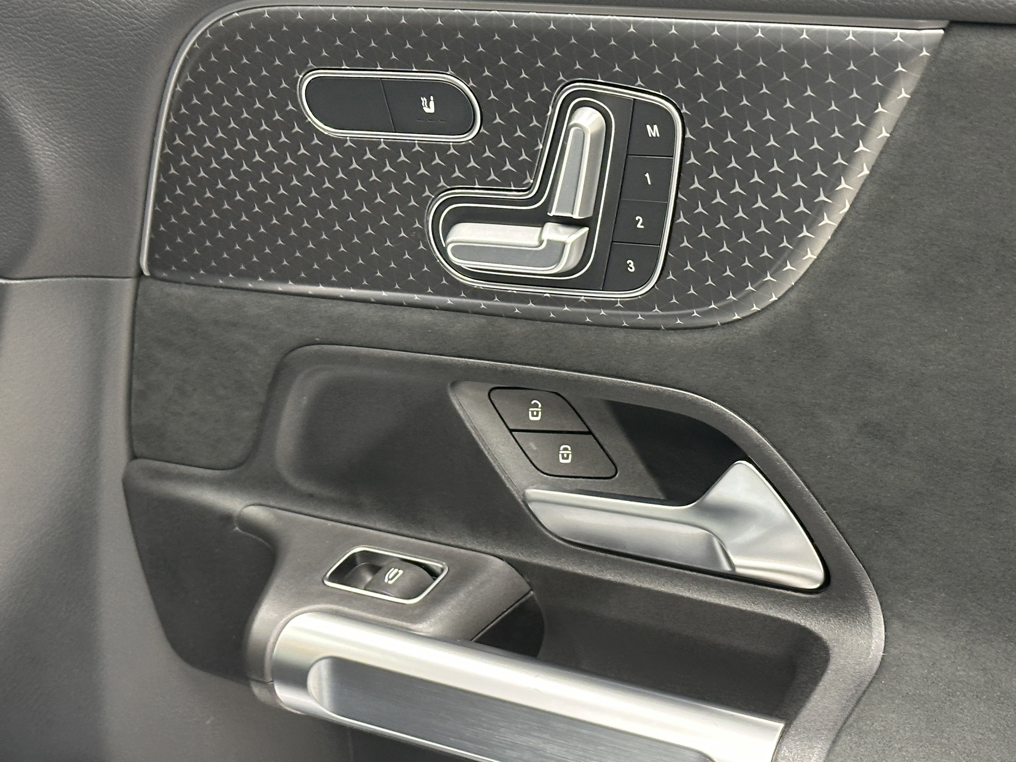 2024 Mercedes Benz GLB 250 photo 10