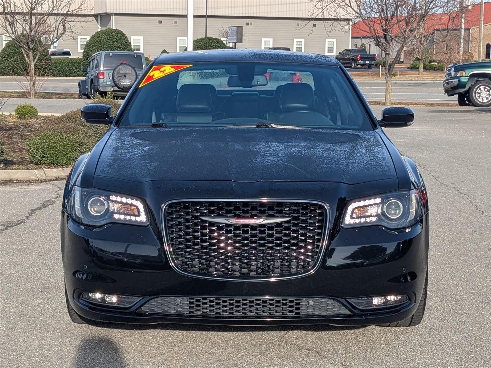 2022 Chrysler 300 photo 2