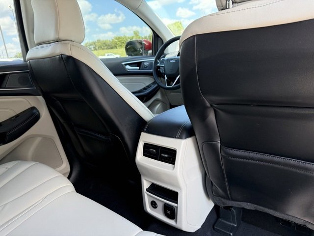 2021 Ford Edge Titanium photo 11