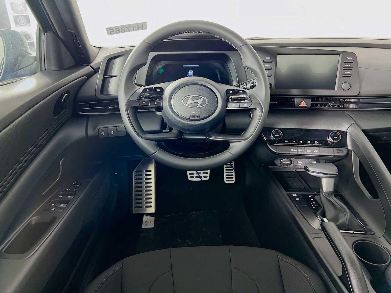 2025 Hyundai Elantra SEL Sport photo 13