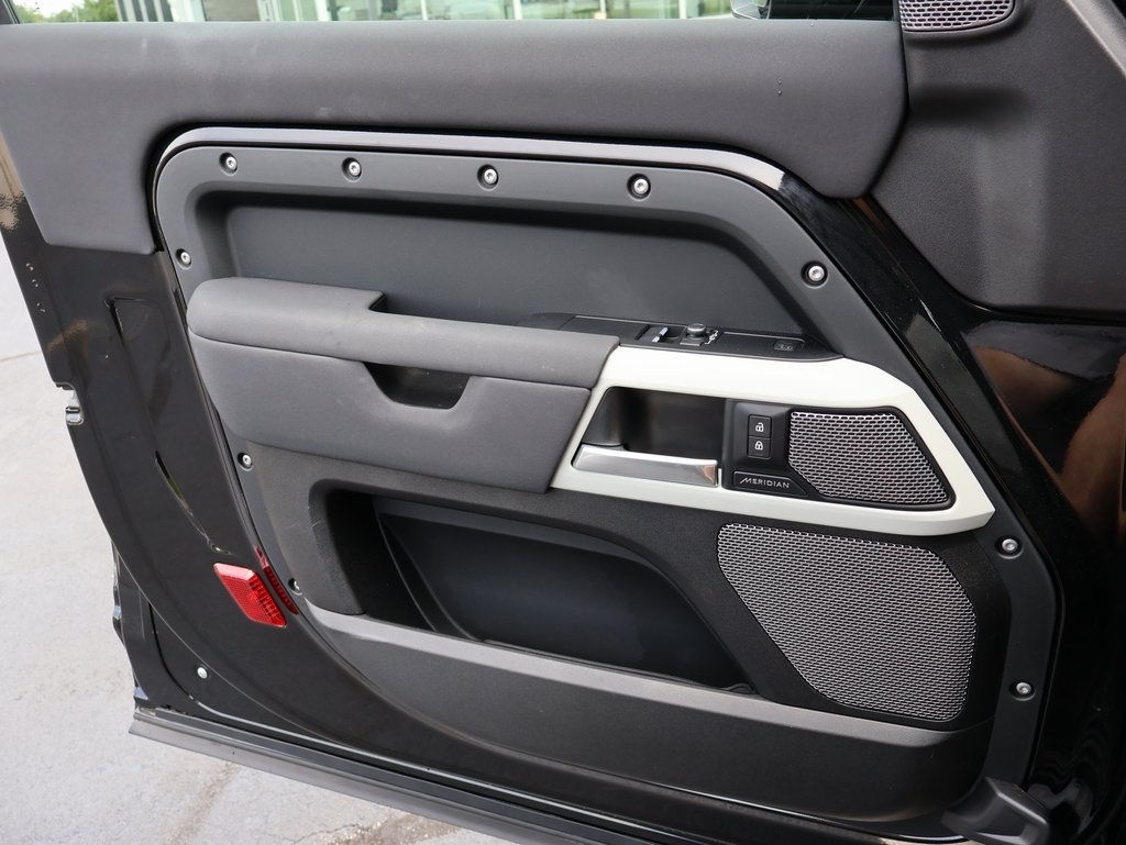 2022 Land Rover Defender 90 X-Dynamic S photo 34
