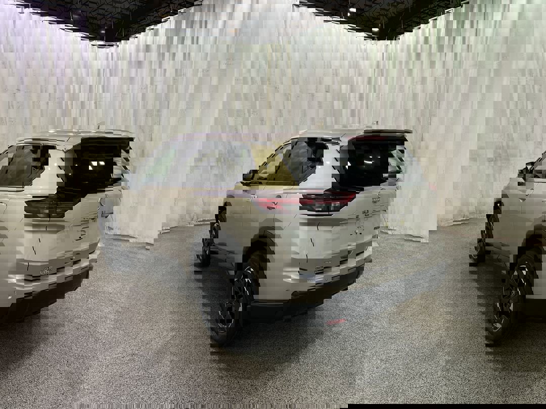 2026 Nissan Rogue SV photo 4