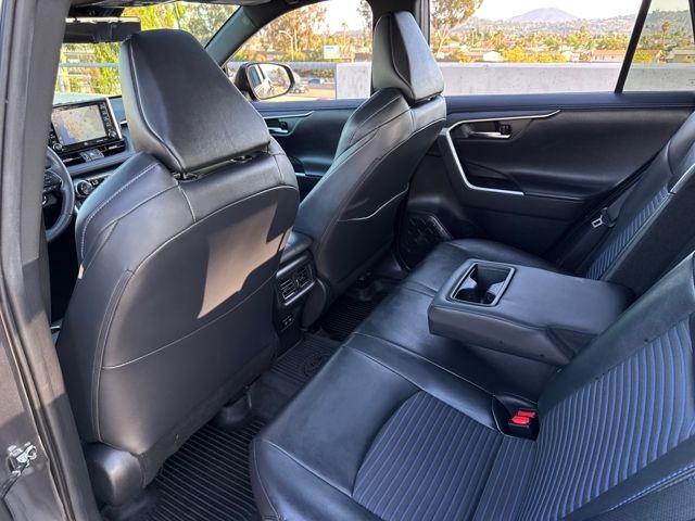 2020 Toyota RAV4 Hybrid XSE photo 18
