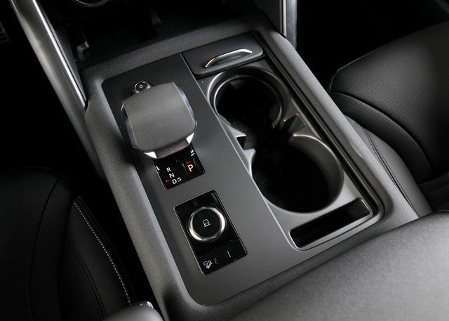 2025 Land Rover Discovery SE photo 13