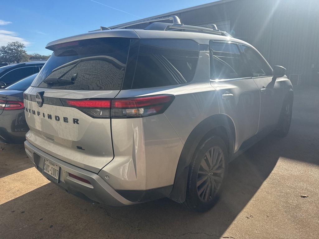 2023 Nissan Pathfinder SL photo 2
