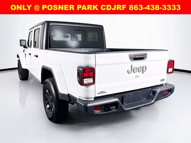 2023 Jeep Gladiator Overland photo 2
