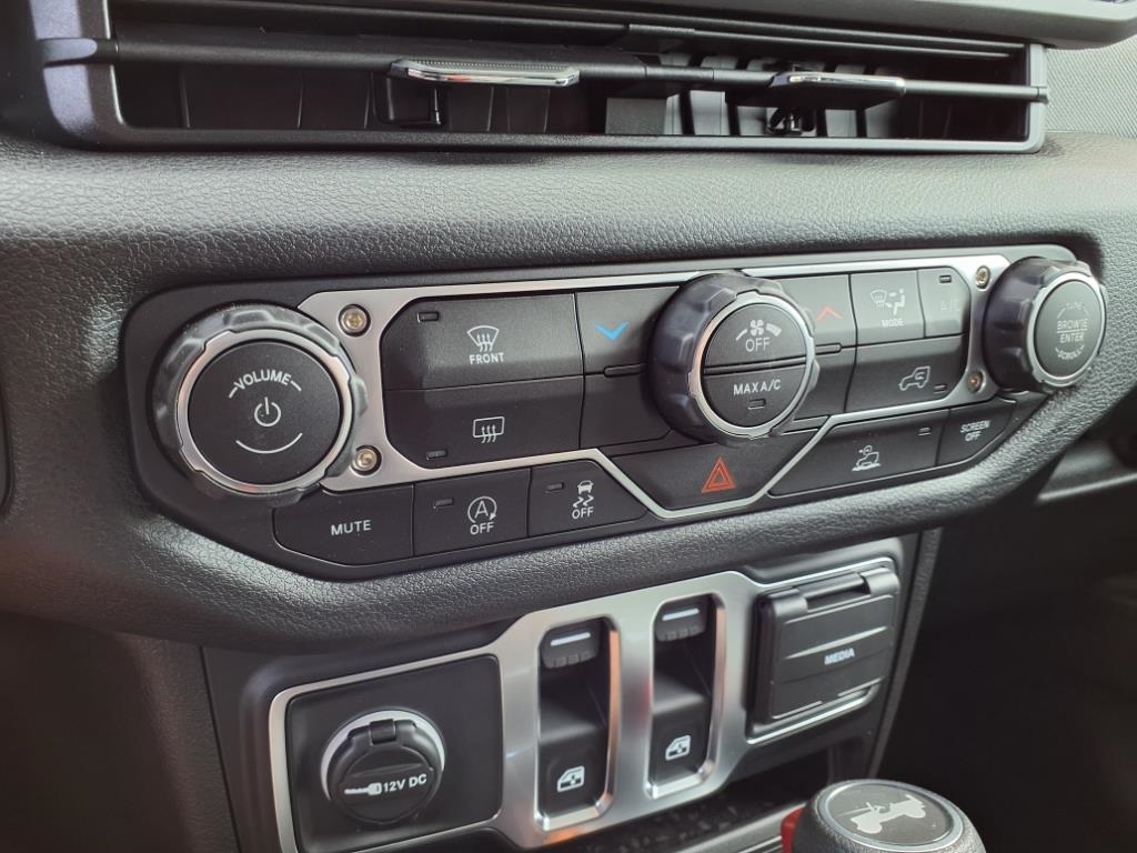 2025 Jeep Wrangler Sport photo 13