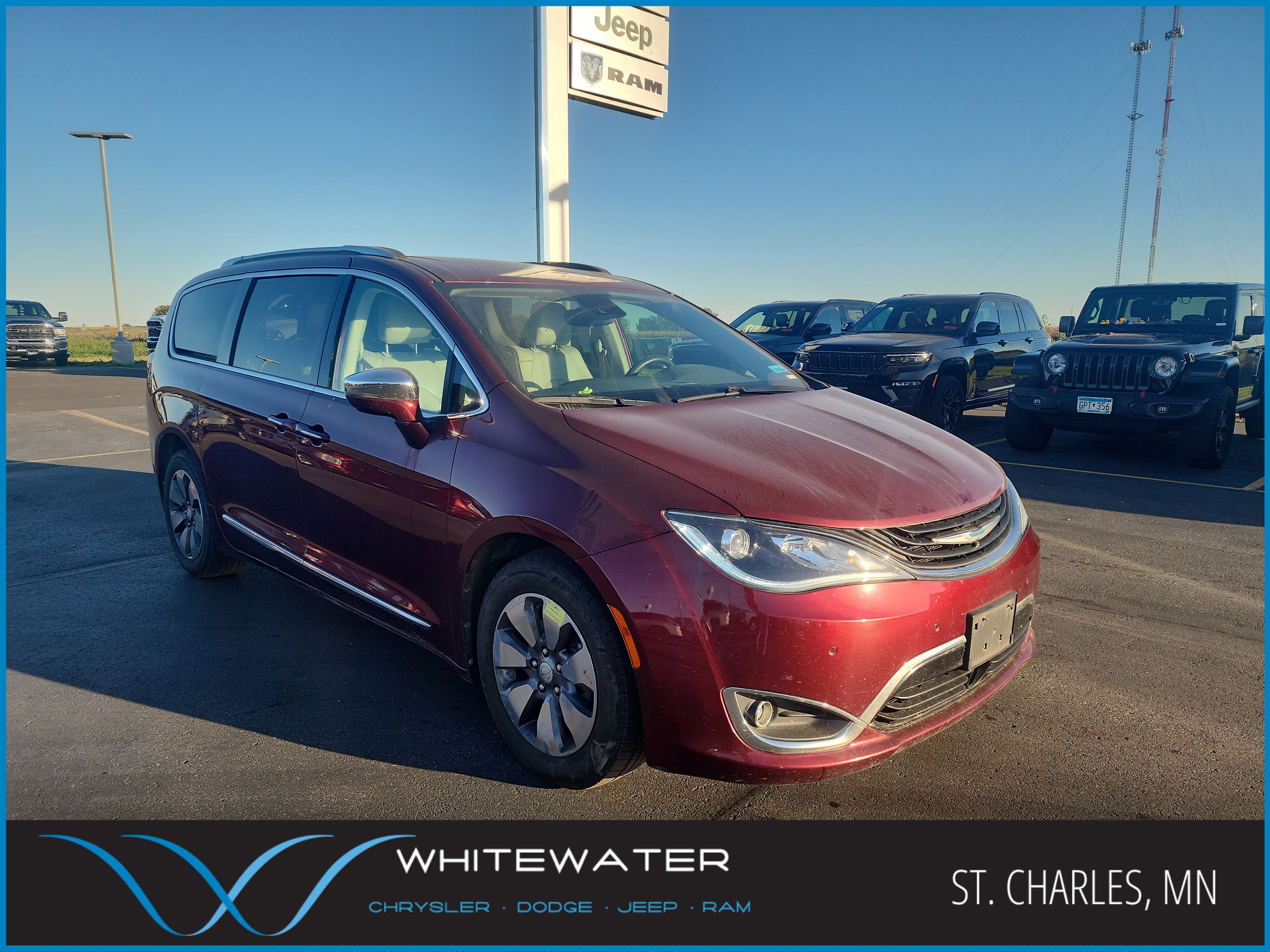 2017 Chrysler Pacifica Hybrid Platinum's photo