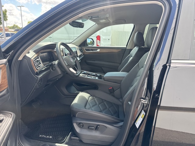 2026 Volkswagen Atlas SE Technology photo 8