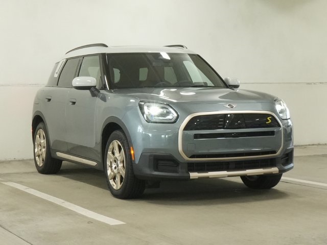 2025 Mini Countryman Iconic photo 3