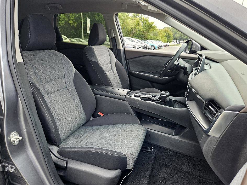 2023 Nissan Rogue SV photo 15
