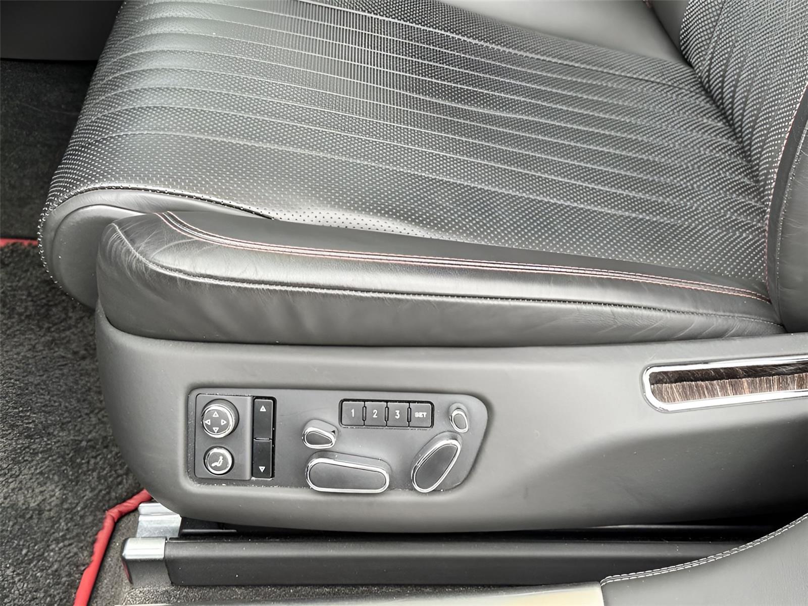 2018 Bentley Flying Spur V8 S photo 10