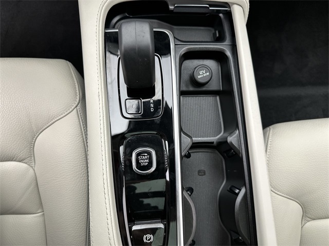 2025 Volvo XC90 B5 AWD Core photo 11