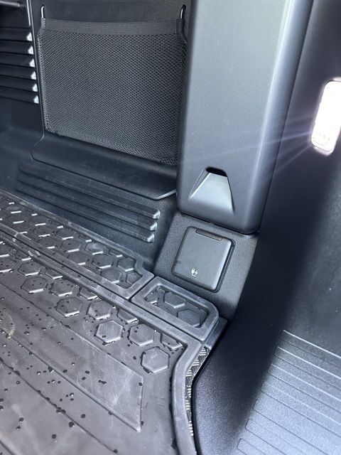 2024 Land Rover Defender 110 S photo 34