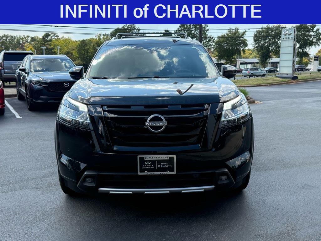 2022 Nissan Pathfinder Platinum photo 2