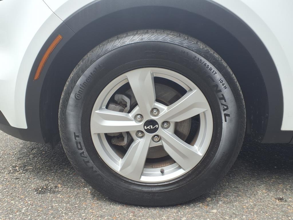 2022 Kia Sorento LX photo 3