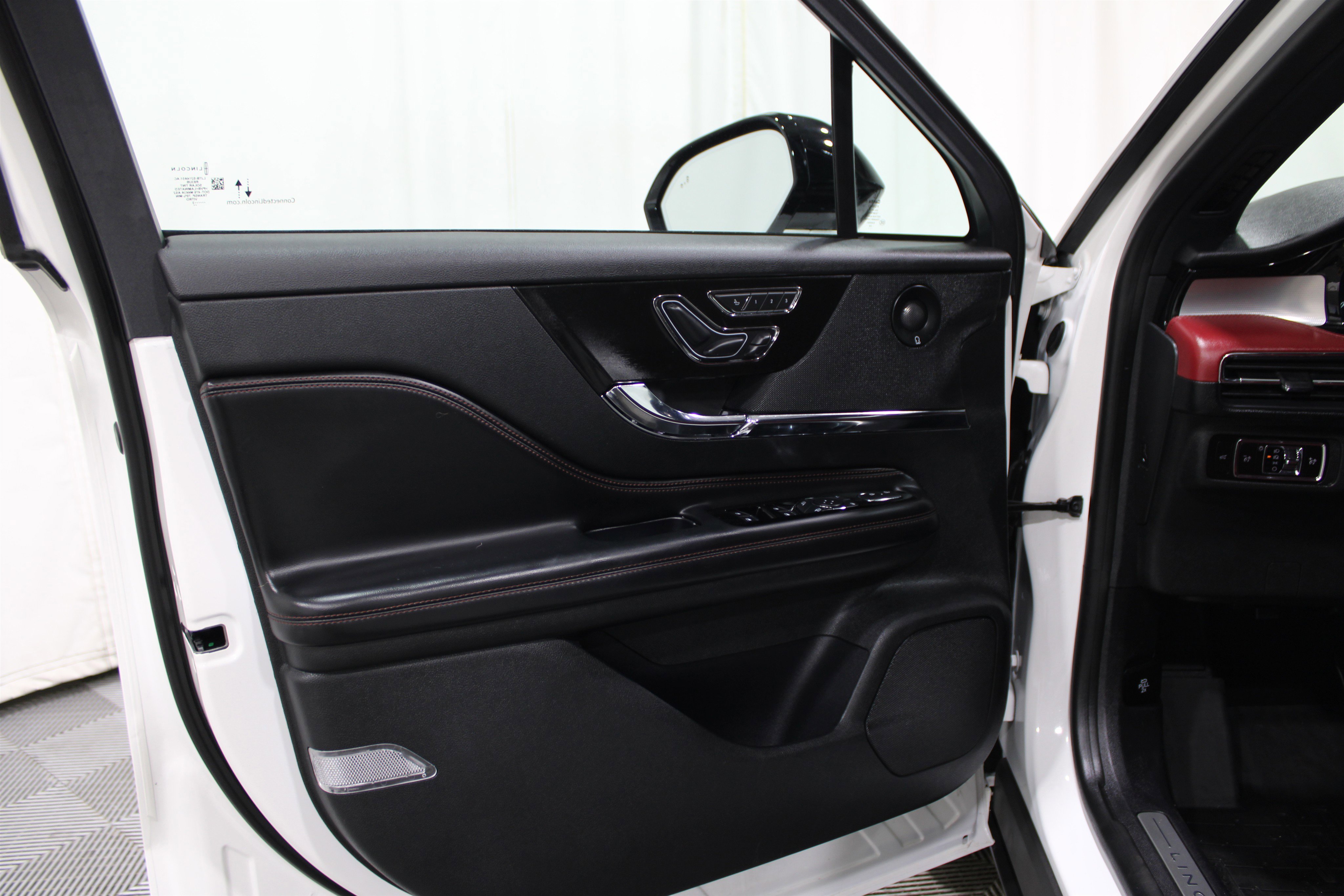 2023 Lincoln Corsair Reserve photo 2