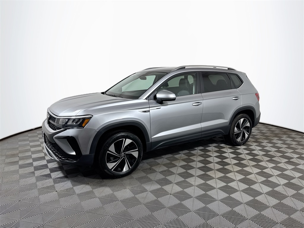 2024 Volkswagen Taos SE photo 2