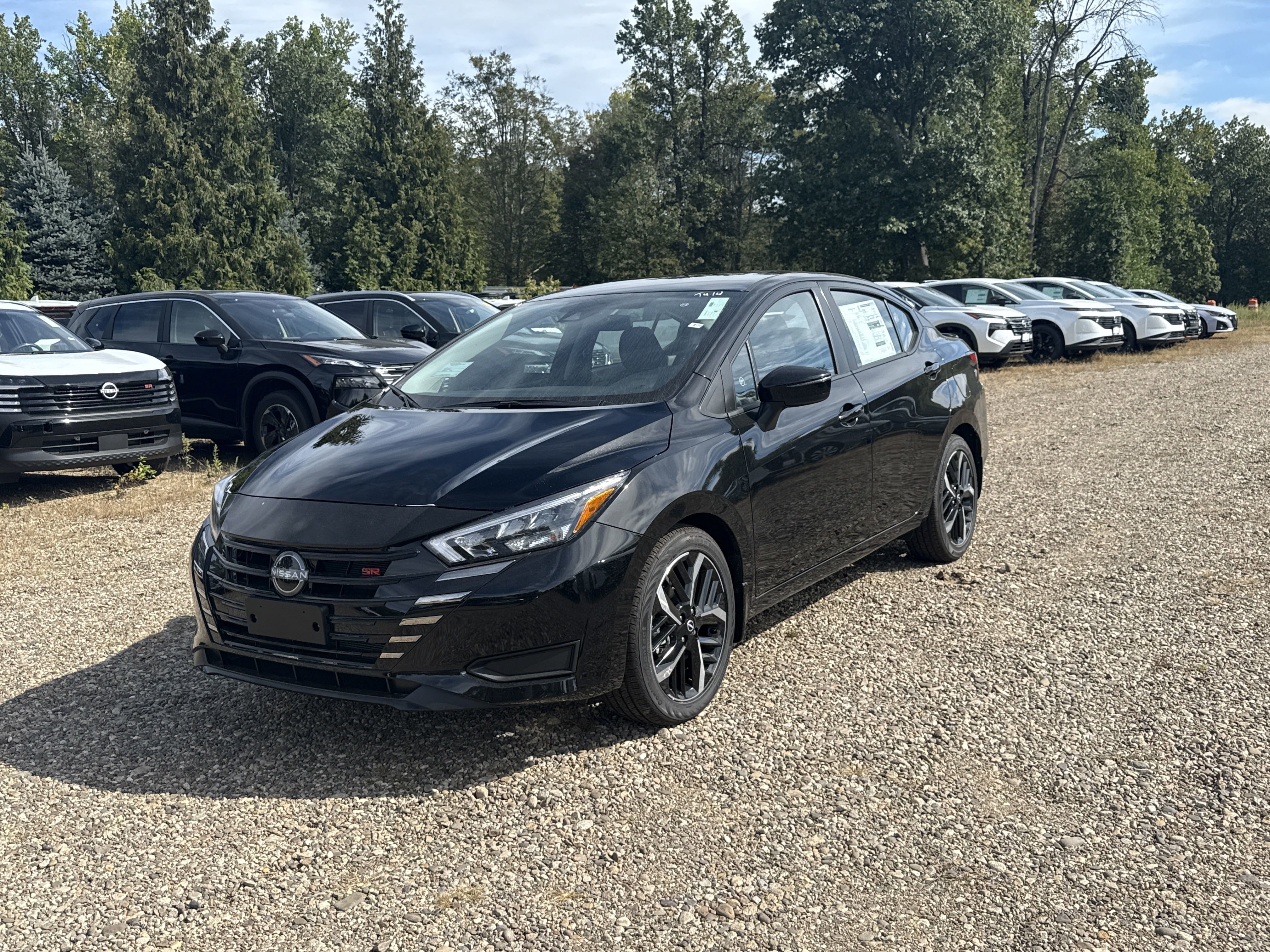 2025 Nissan Versa Sedan SR's photo