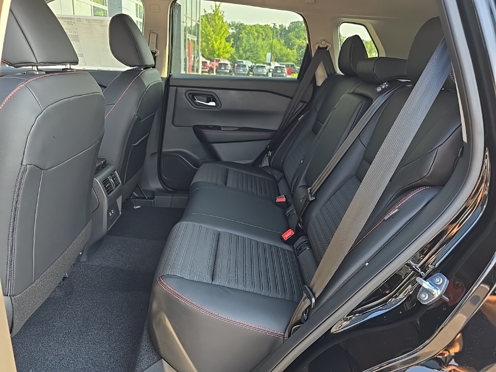 2026 Nissan Rogue SV photo 6