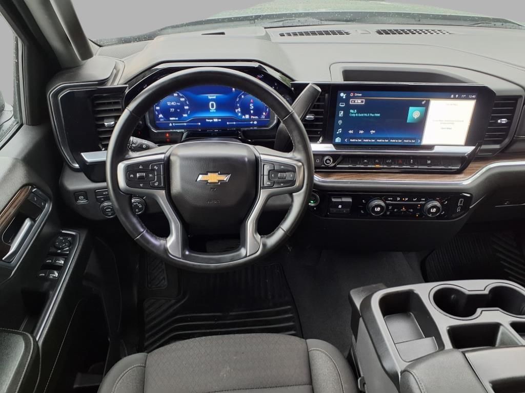 2025 Chevrolet Silverado 1500 LT photo 4