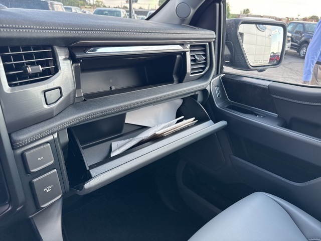 2025 Ford F-150 Lightning photo 23