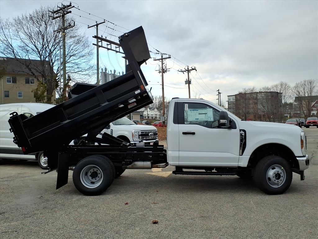 2026 Ford F-350 photo 2