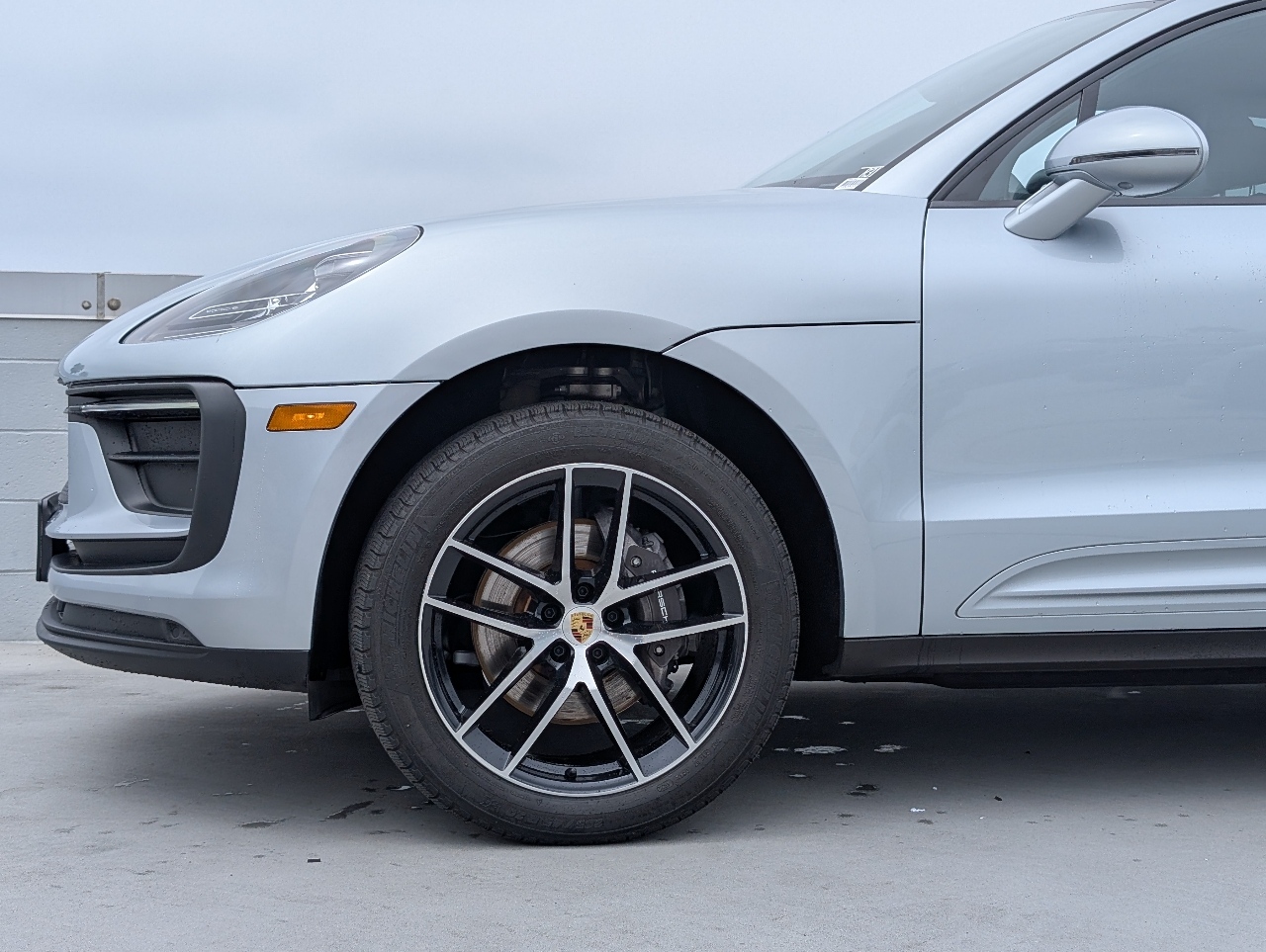 2023 Porsche Macan T photo 9