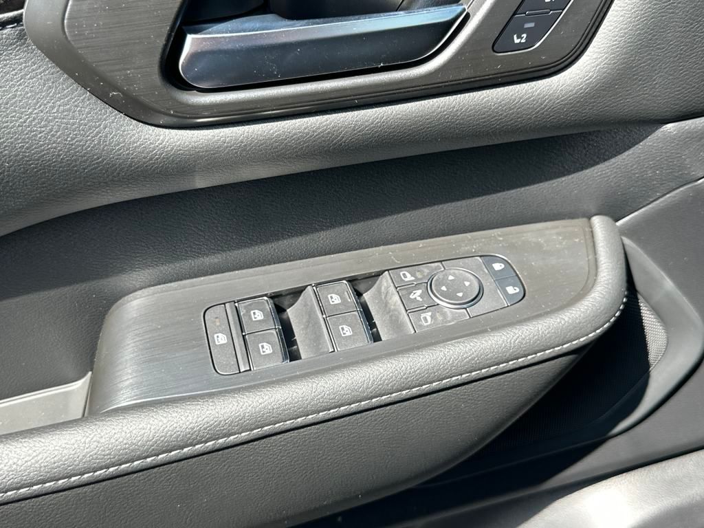 2025 Nissan Armada SL photo 11
