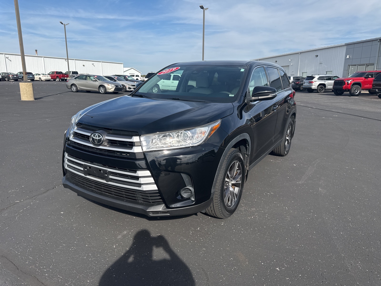 2019 Toyota Highlander LE photo 3