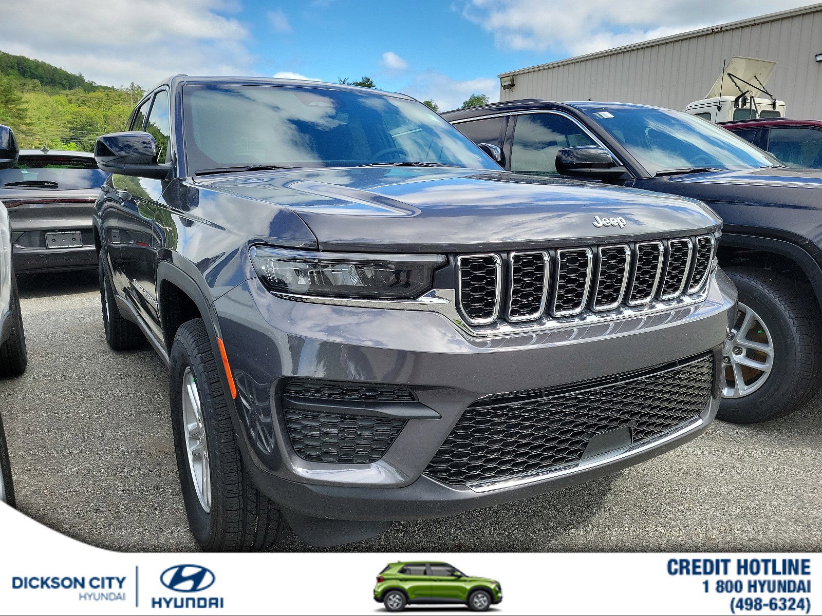 2024 Jeep Grand Cherokee Laredo's photo