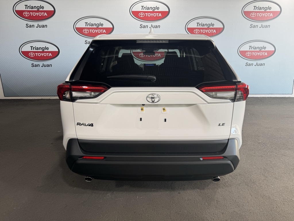 2025 Toyota RAV4 LE photo 5