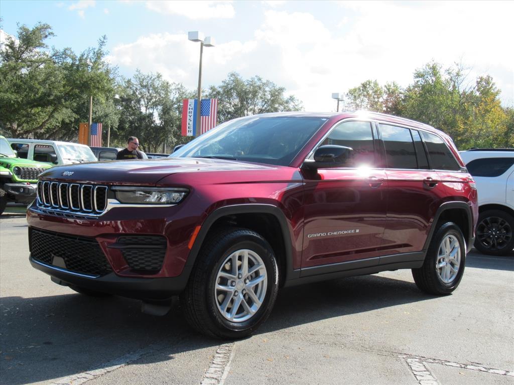 2025 Jeep Grand Cherokee Laredo X photo 3