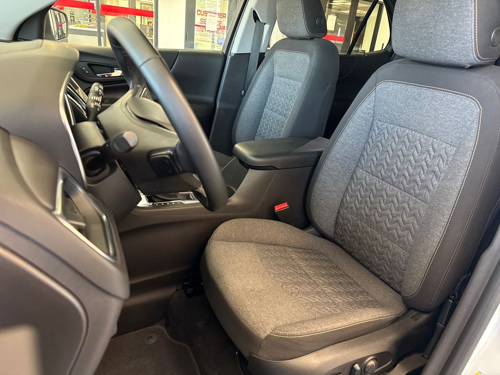 2024 Chevrolet Equinox LT photo 6