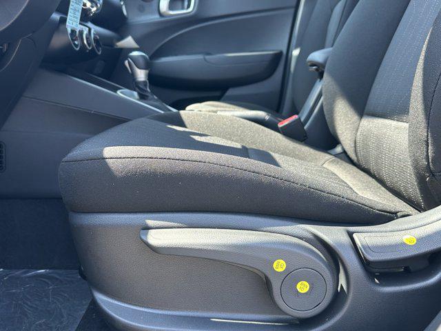 2025 Hyundai Venue SE photo 9