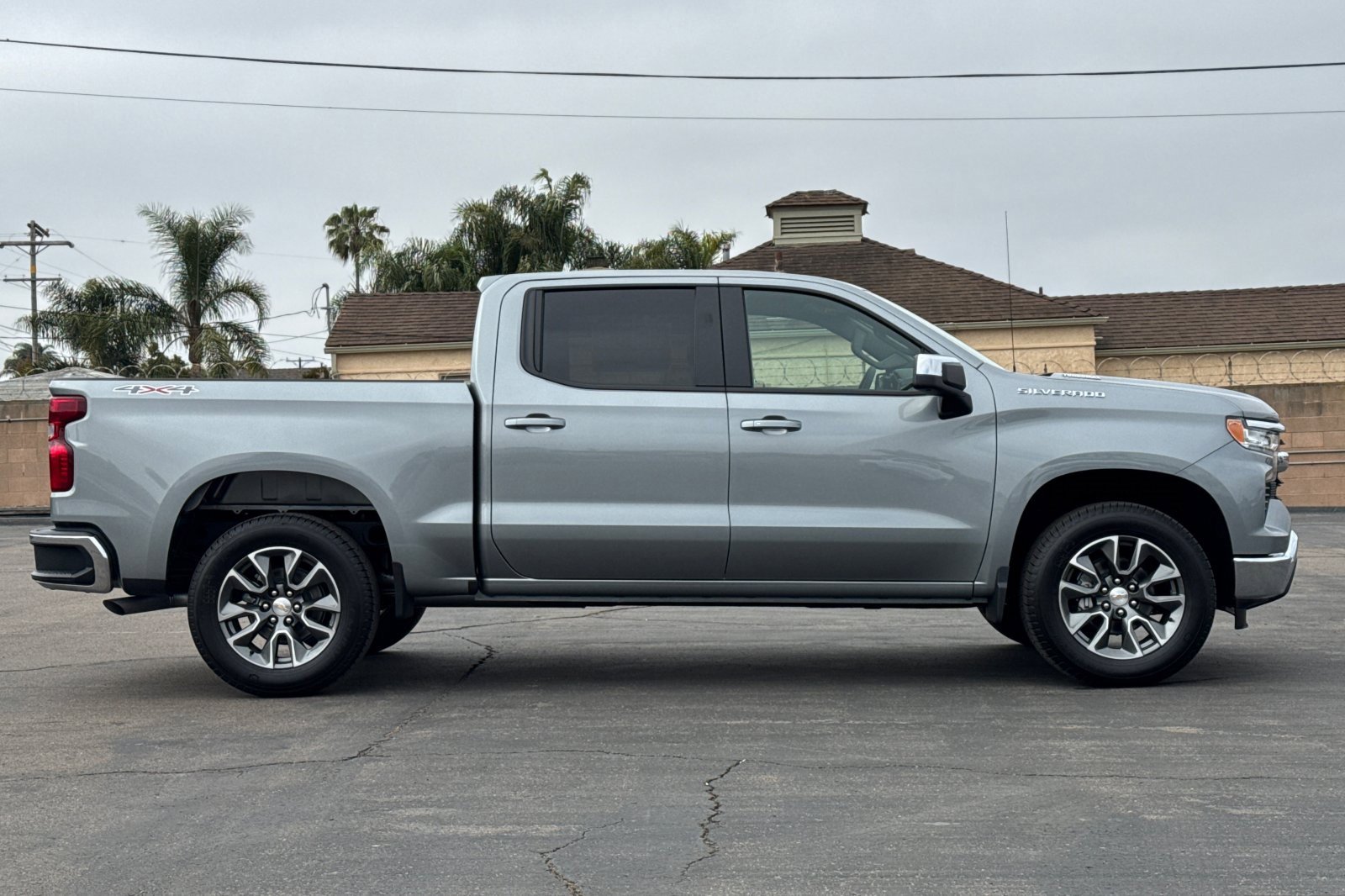 2025 Chevrolet Silverado 1500 photo 3