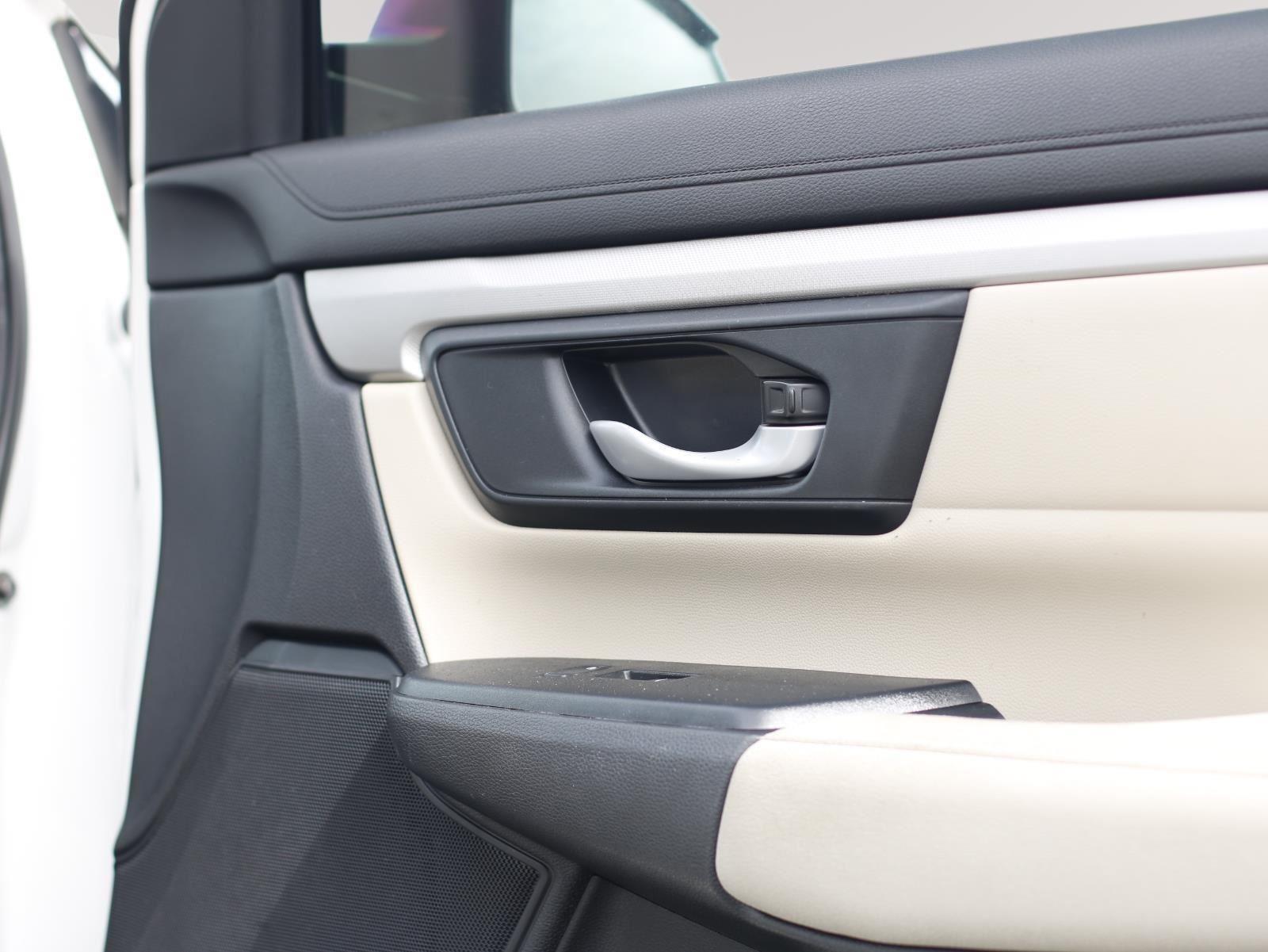 2017 Honda CR-V LX photo 19