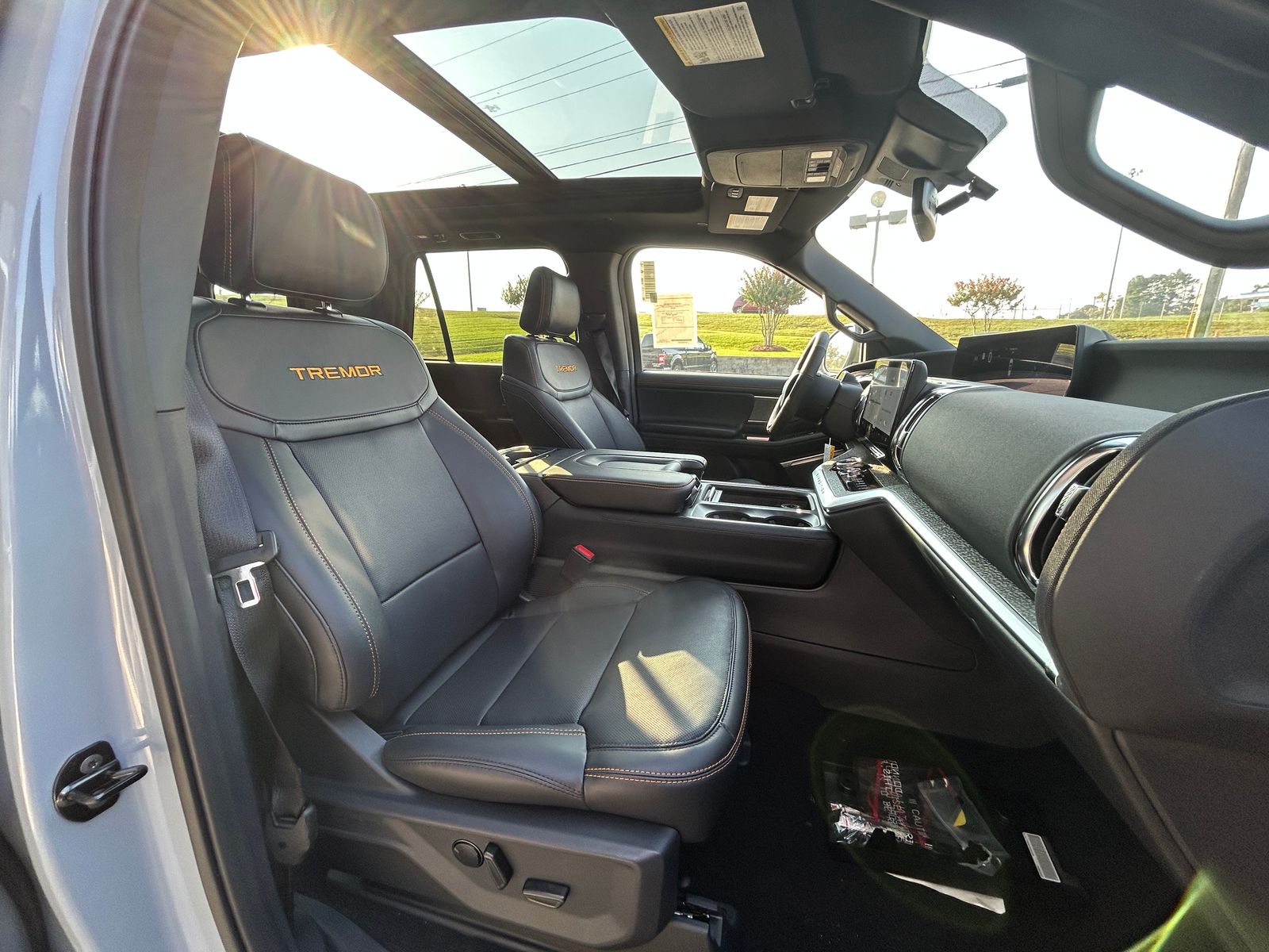2025 Ford Expedition photo 13