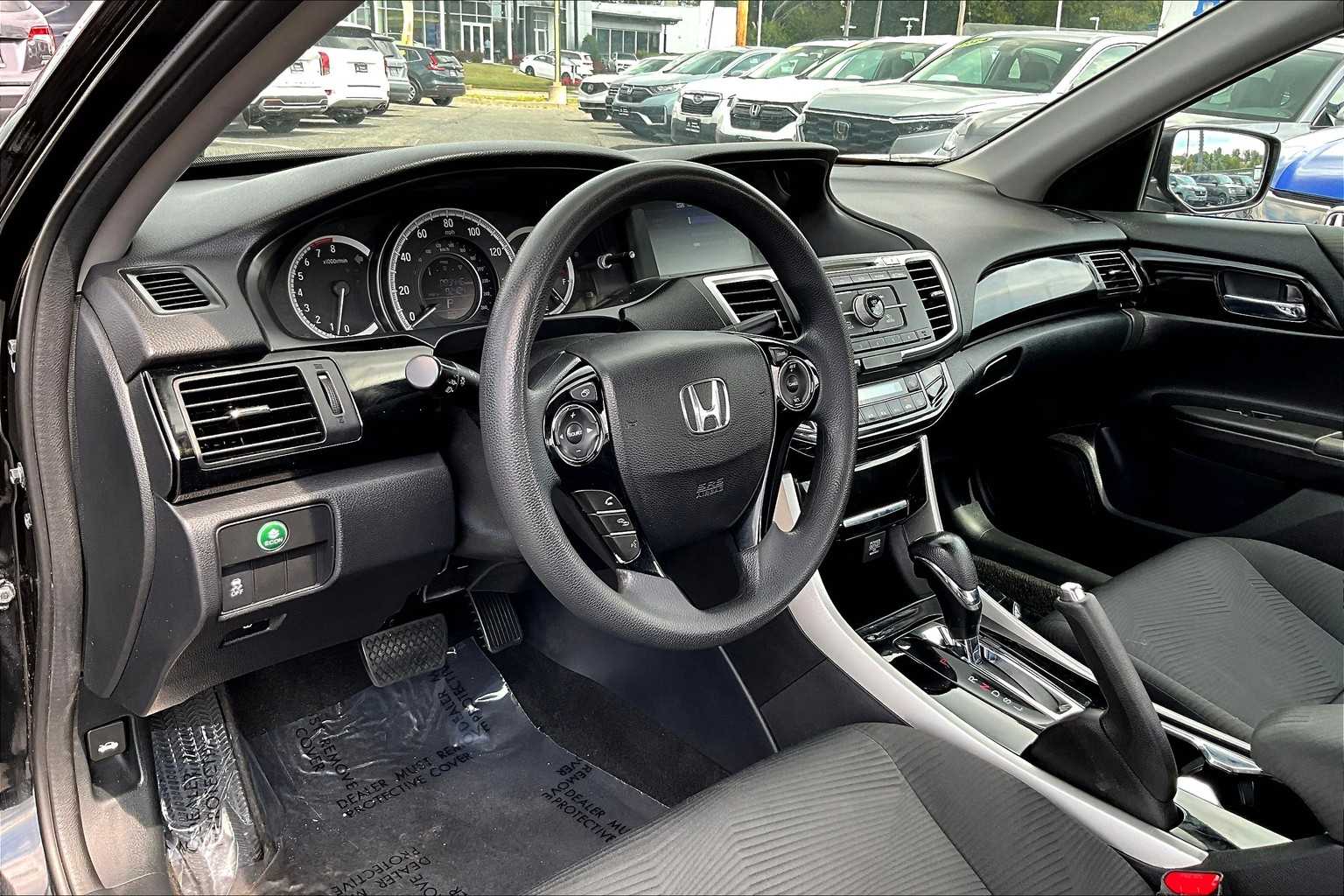 2016 Honda Accord LX photo 14