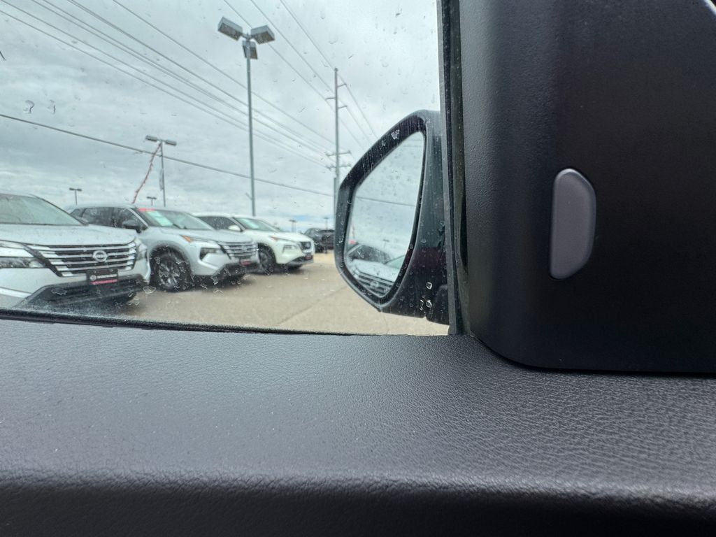 2025 Nissan Kicks Play S photo 28