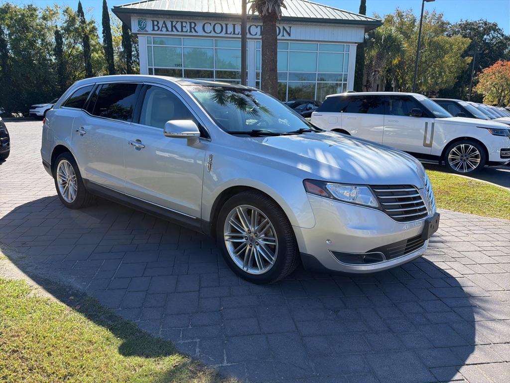 2019 Lincoln MKT Reserve photo 3