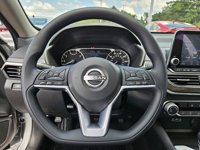 2025 Nissan Altima SV photo 21