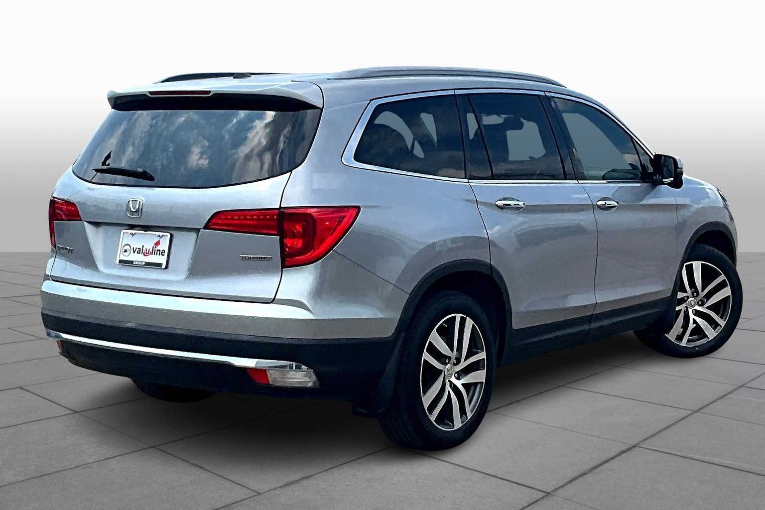 2018 Honda Pilot Touring photo 12