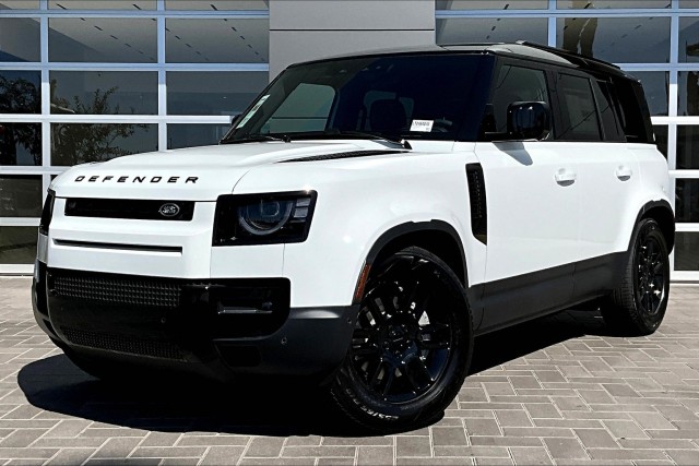 Defender 110 | Land Rover Riverside