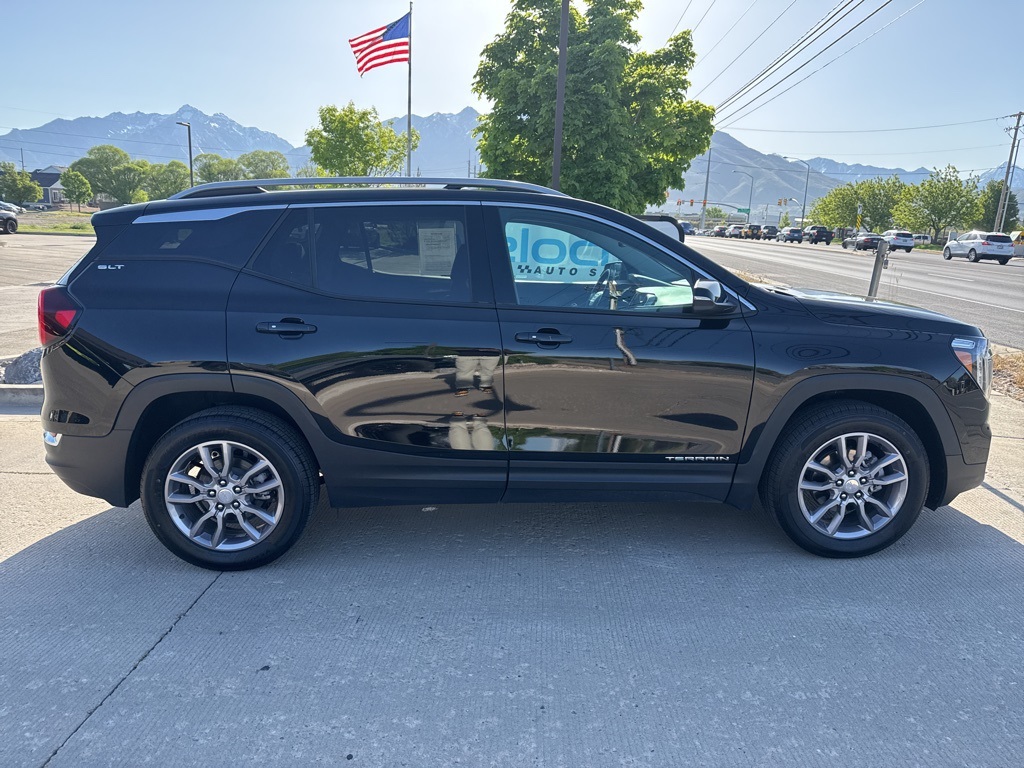 2024 Gmc Terrain SLT photo 2