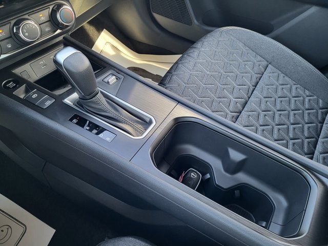 2025 Nissan Kicks SV photo 15