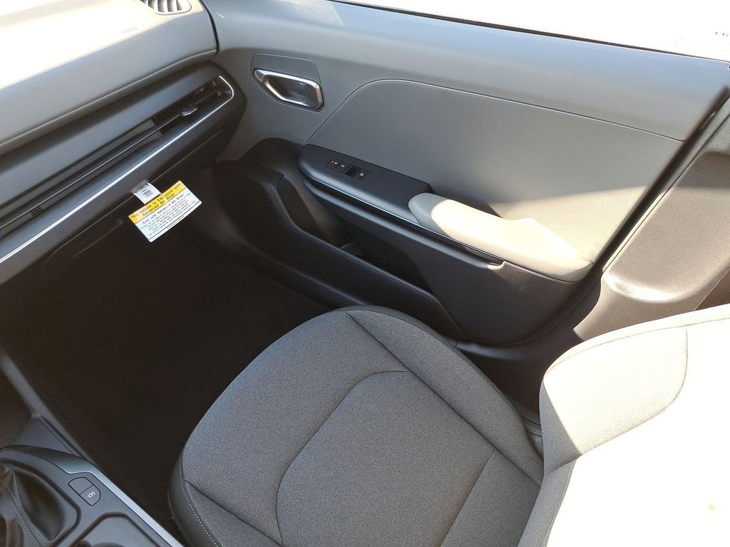 2025 Kia K4 LXS photo 16