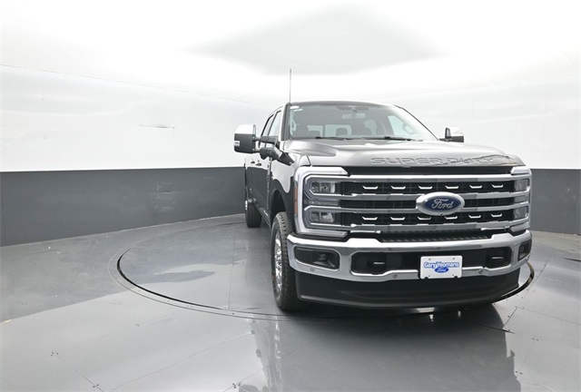 2025 Ford F-350 Lariat photo 2