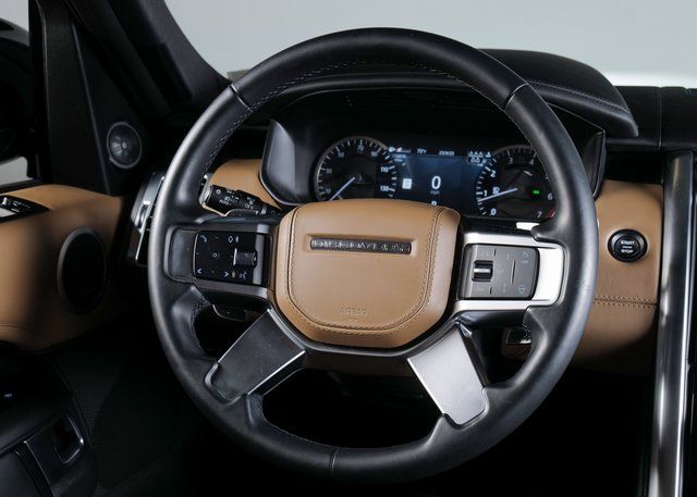 2023 Land Rover Discovery Metropolitan Edition photo 13